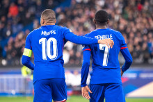 Mbappé trouve que Dembélé mérite le Ballon d'or.