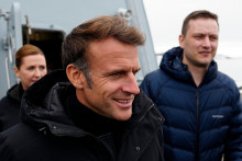 Emmanuel Macron en présence de la Première ministre danoise et du Premier ministre groenlandais