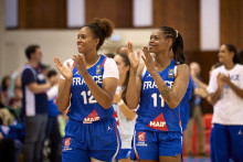 Iliana Rupert et Valériane Ayayi lors de la rencontre de préparation contre la Turquie, le 25 mai 2025 à Reims.