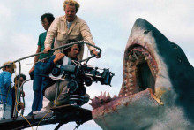 Steven Spielberg sur le tournage du film "Les Dents de la Mer".