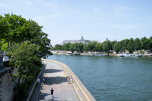 Vue de Paris sous le soleil (image d'illustration).