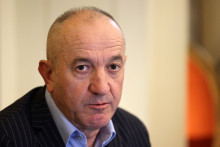 Philippe Claudel, membre de l'Académie Goncourt, est photographié après l'annonce des noms des finalistes du prix Goncourt 2022.