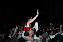 La foule parisienne pendant la Fête de la musique en 2025