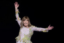 La chanteuse Chantal Goya lors de sa tournée "50 ans d'amour" à Paris le 25 mai 2025, qui célèbre ses 50 ans de carrière.