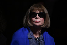 Anna Wintour, regarde la présentation des créations de Dries Van Noten pour la collection de prêt-à-porter féminin automne-hiver 2024/2025 , à Paris, le 28 février 2024.