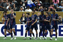 Les joueurs du PSG célèbre le deuxième but parisien.