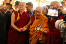 Le Dalaï Lama, au temple de McLeod Ganj (Inde), le 30 juin 2025.