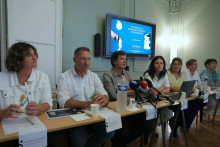 La famille de Sabine Dumont a organisé une conférence de presse dans les bureaux de leurs avocats à Paris, lundi 30 juin 2025