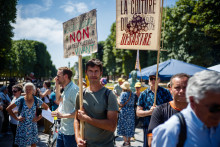 Des manifestations contre la loi Duplomb ont eu lieu lundi 30 juin 2025 devant le Sénat