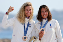 Charline Picon (à droite) lors de sa médaille de bronze aux Jeux olympiques de Paris 2024