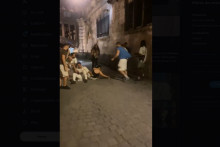 Un homme frappe une femme lors de la Fête de la musique.