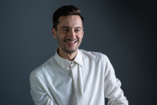 Thomas Jolly, acteur et metteur en scène, invité à l'émission en ligne de l'INA, "ADN".