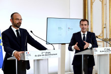 Edouard Philippe, Premier ministre, et Olivier Veran, ministre de la Santé à l'époque de la crise sanitaire, le 28 mai 2020 à l'Hotel Matignon