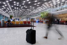 Une photo prise le 21 juin 2012 à l'aéroport Roissy-Charles-de-Gaulle, à Roissy-en-France, au nord de Paris, montre le nouveau hall d'embarquement du terminal 2E S4, le premier jour d'embarquement.