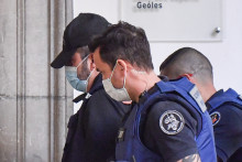 Nordahl Lelandais escorté par des officiers de l'administration pénitentiaire