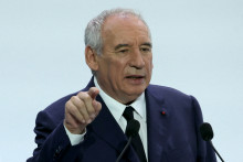 François Bayrou présentant le budget 2016 de la France.