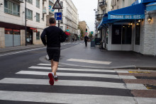 Il est recommandé de marcher au moins trente minutes par jour.
