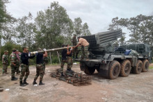 Des militaires cambodgiens près de la frontière avec la Thaïlande, le 24 juillet 2025.