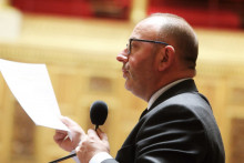 Le sénateur Laurent Duplomb au Sénat à Paris en France le 11 février 2025.