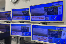 Émission télévisée consacrée à l'impact du tsunami provoqué par le séisme de la péninsule du Kamtchatka sur le Japon, à Tokyo, le 30 juillet 2025.