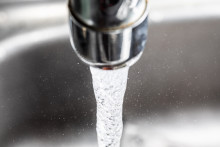 Image d'illustration d'eau d'un robinet.