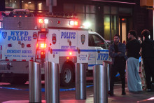 Des agents du département de police de la ville de New York sur les lieux de la fusillade à Times Square.