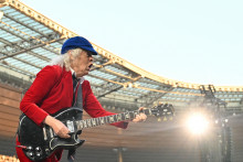 Angus Young, le guitariste d'AC/DC, le 9 août 2025 au Stade de France