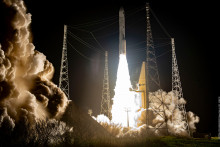 Décollage du lanceur européen Ariane-6 au centre spatial de Kourou (Guyane française).