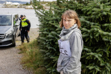 La militante écologiste suédoise Greta Thunberg lors d'une manifestation pour le climat à la raffinerie d'Equinor, en Norvège.