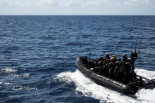 Des commandos de la Marine nationale lors d’une mission d’interception antidrogue au large de la Martinique, le 16 novembre 2024.