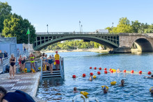 La baignade dans la Seine est prolongée d'une semaine sur le site de Grenelle et de deux semaines sur le site de Bercy