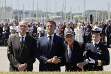 Paul Leterrier au bras d'Emmanuel Macron le 7 juin 2024