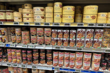 Des boîtes de cassoulet