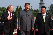 Vladimir Poutine, Xi Jinping et Kim Jong-un le 3 septembre 2025 à Pékin lors des commémorations de la fin de la Seconde Guerre mondiale.
