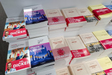 Lot de livres récompensés (Prix Goncourt 2024, Prix Renaudot 2024...) dans un rayon de la Fnac, à Paris, le 18 mars 2025.