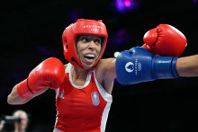 La boxeuse française Wassila Lkhadiri, lors des JO de Paris 2024, fait partie des cinq athlètes françaises privées des Mondiaux de boxe à Liverpool, pour un imbroglio sur des tests de féminité.