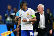 Kylian Mbappé et Didier Deschamps le 5 juillet 2024 à Hambourg