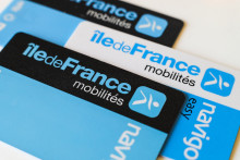 Trois pass Navigo permettant de circuler en Ile-de-France