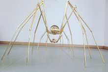 L'araignée en or, oeuvre d'art qui a été cassée par une fillette de 5 dans une galerie d'art italienne