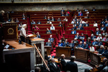 Marine Le Pen à l'Assemblée nationale, lors du vote de confiance.