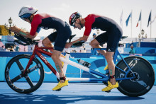 Antoine Pérel et son guide lors des Jeux paralympiques de Paris en 2024