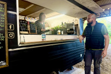 Vincent et Anaïg Ouin, gérants du bar ambulant O’Kamalad