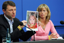 Kate et Gerry McCann, les parents de la petite Maddie McCann, à une conférence de presse en 2007.
