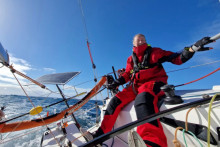 Sophie Delannoy à la barre de son voilier