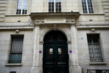 La façade de l'université de La Sorbonne à Paris le 1er mai 2024.