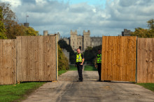 Des palissades ont été installées aux abords du château de Windsor pour la venue de Donald Trump.