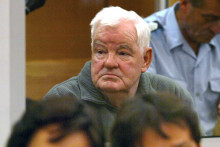 Emile Louis, à son procès pour les sept meurtres de "disparues de l'Yonne" à l'automne 2004.