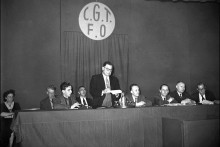 Le comité de Force Ouvrière, issu d'une scission de la CGT et fondé officiellement, en avril 1948
