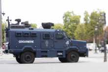 Un véhicule centaure déployé à Paris