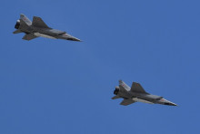 Des Mig-31 russes, transportant des missiles Kinjal, au-dessus de Moscou le 9 mai 2018